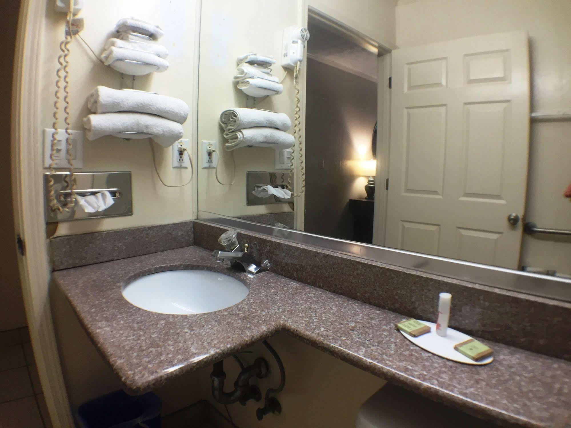 Syracuse Inn East Syracuse Esterno foto